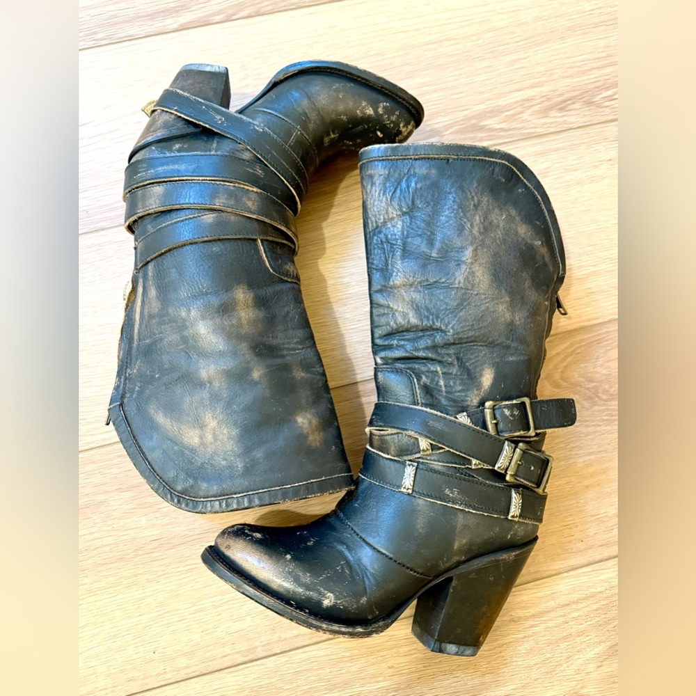 Freebird Distressed Black Heeled Boots with Straps Size 6. New w/out box